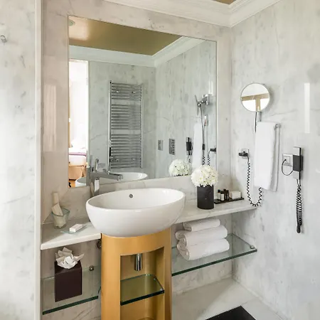 The Excelsior - Small Luxury Of The World فندق 5*